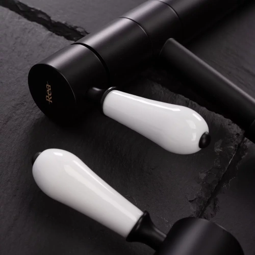 Смеситель для умывальника Rea Serra black matt B1142