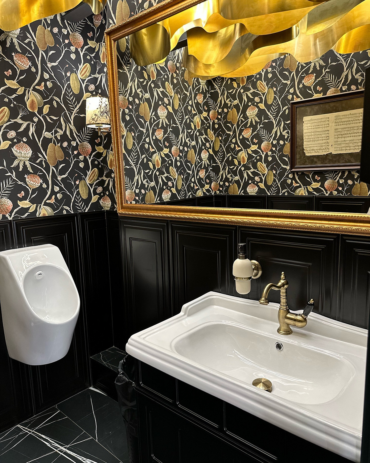 Недавно свои двери открыло новое уникальное заведение @pianobar.minsk