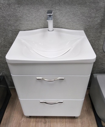 Умывальник Andrea Iva 600