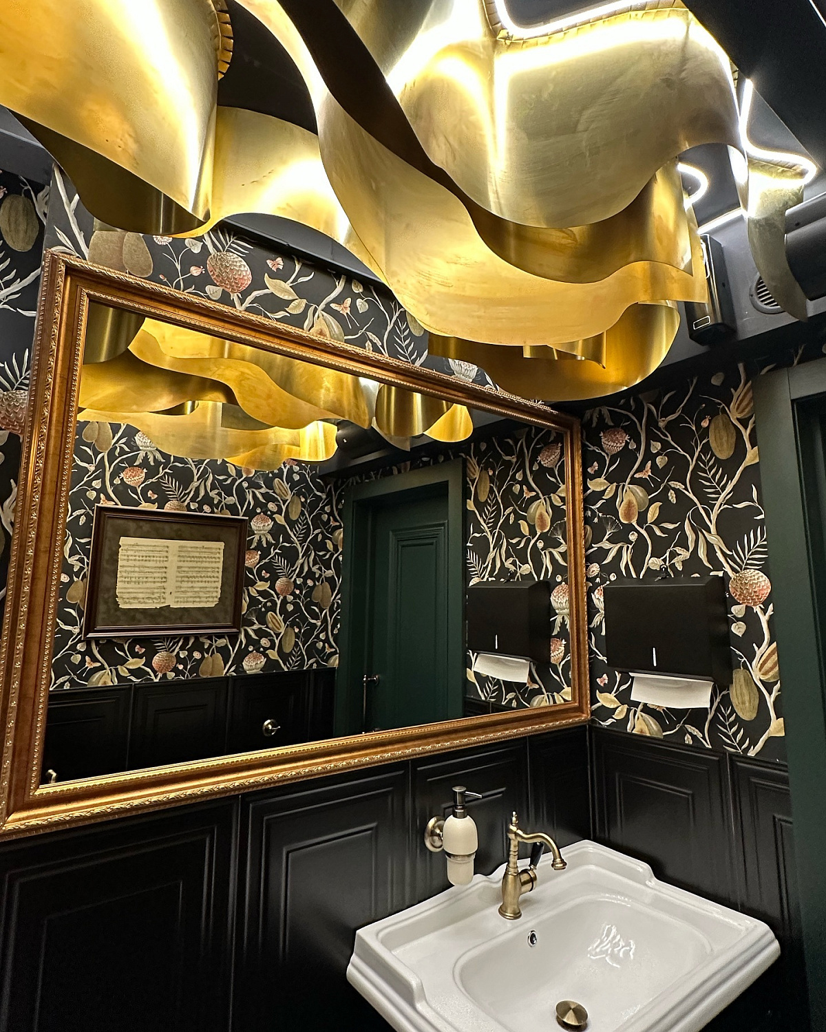 Недавно свои двери открыло новое уникальное заведение @pianobar.minsk