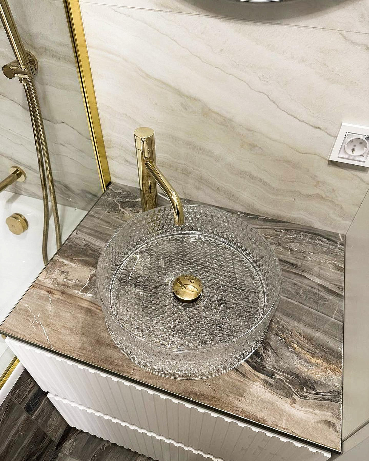 Совместное воплощение идеи ванной комнаты вместе с дизайнером интерьера @elvira.misyuro_design