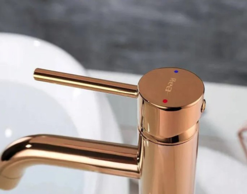 Смеситель для умывальника Rea Lungo Rose Gold B6321